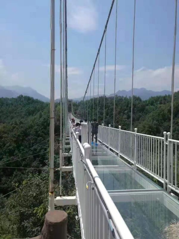 玻璃吊橋